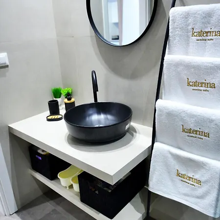 Aikaterini Lever Du Soleil Apart,