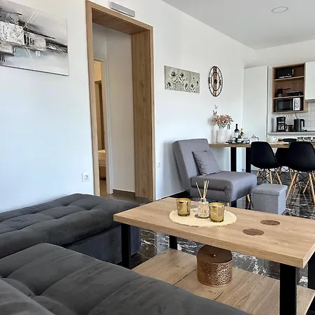 Aikaterini Lever Du Soleil Apart,