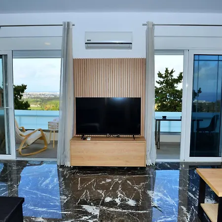 Aikaterini Lever Du Soleil Apart,