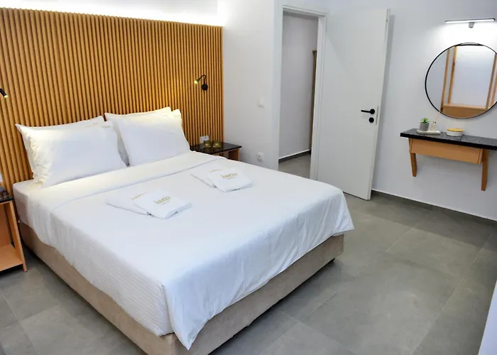 Aikaterini Lever Du Soleil Apart, * Koskinou (Rhodes)