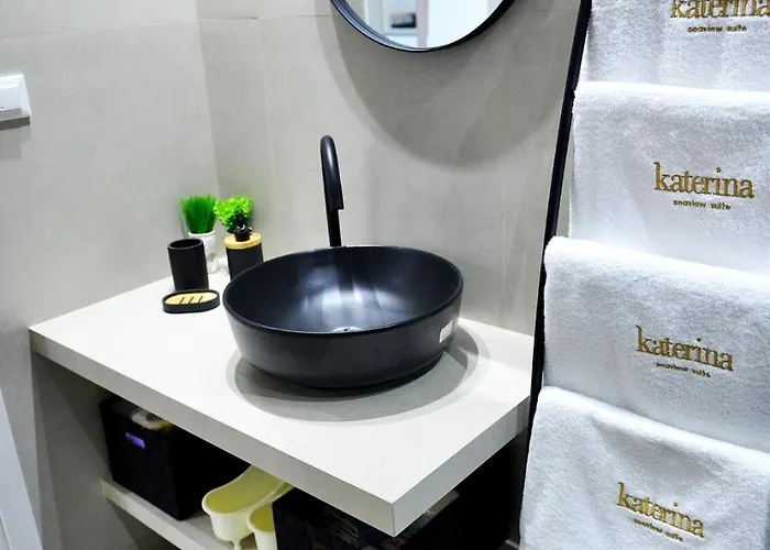 Aikaterini Lever Du Soleil Apart,