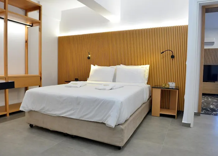 Aikaterini Lever Du Soleil Apart, *