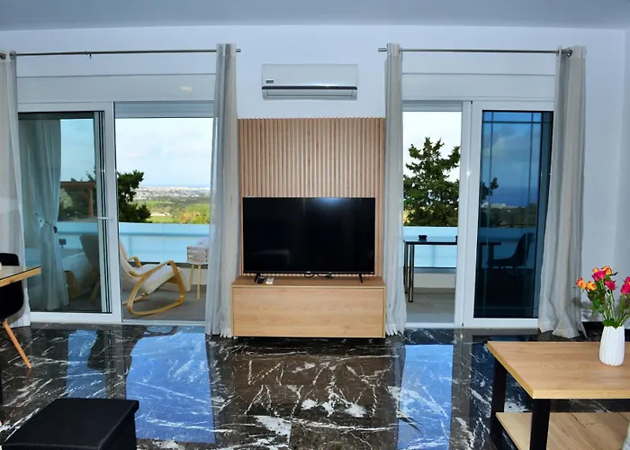 Aikaterini Lever Du Soleil Apart,