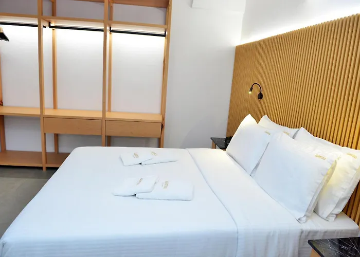 Aikaterini Lever Du Soleil Apart, *