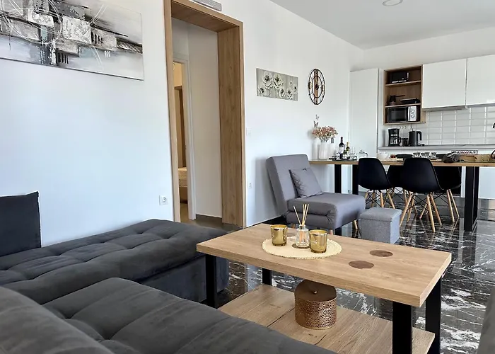 Aikaterini Lever Du Soleil Apart,